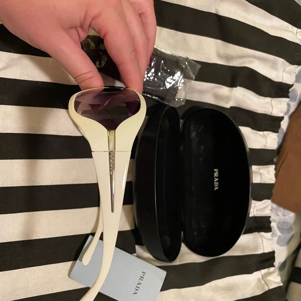 White Prada sunglasses - Picture 5 of 5